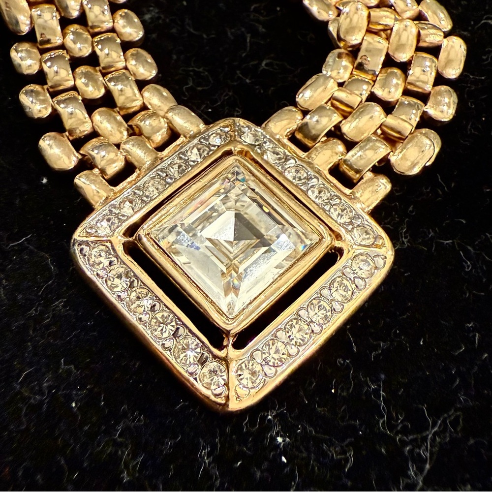 Vintage Elegant Gold Necklace costume jewelry